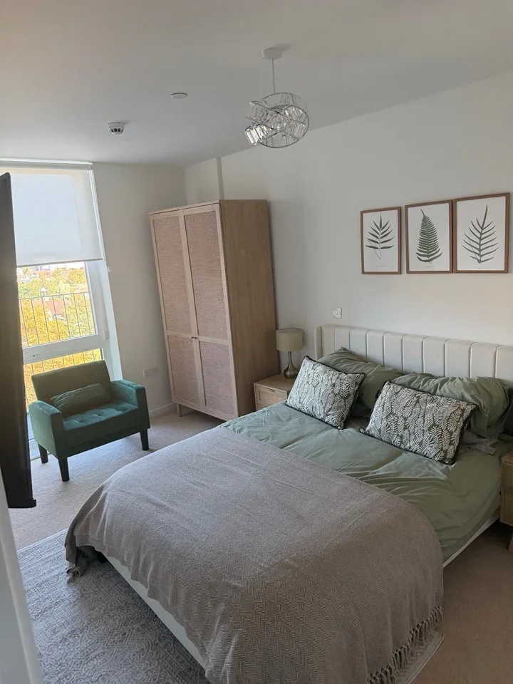 Room Cherry Orchard Road in Greater London