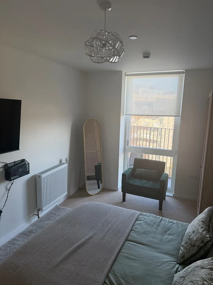 Room Cherry Orchard Road in Greater London