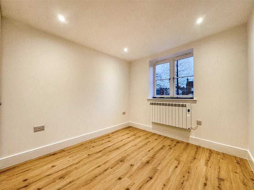 Flat Leyton Green in St Albans