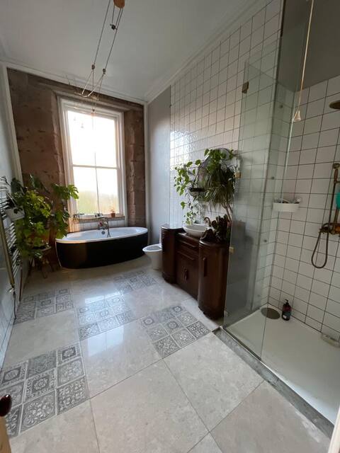 Room Roxburgh Street in Glasgow