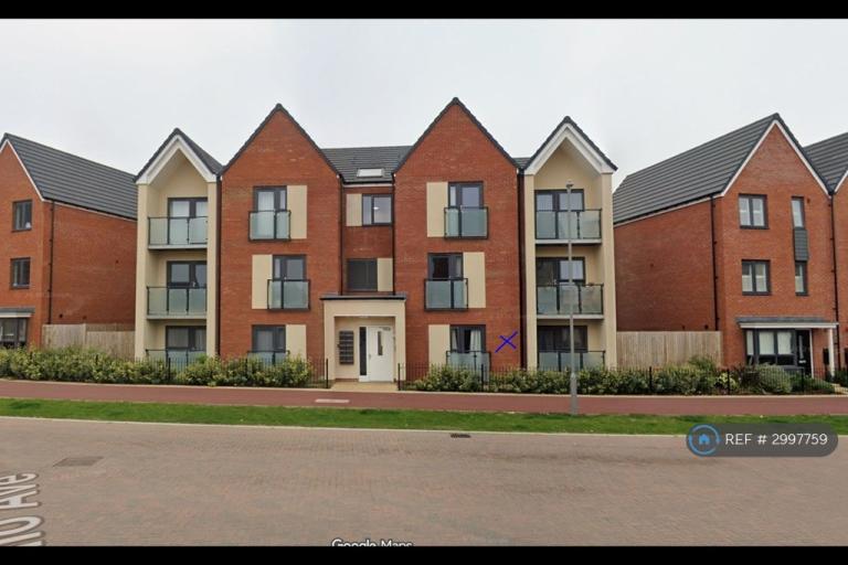 Flat Saturn Avenue in Milton Keynes