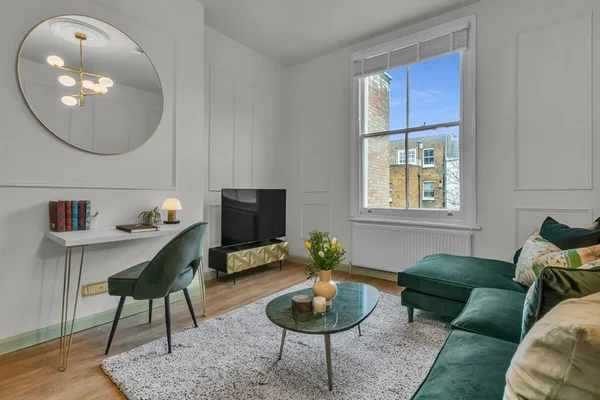 Flat Kramer Mews in London