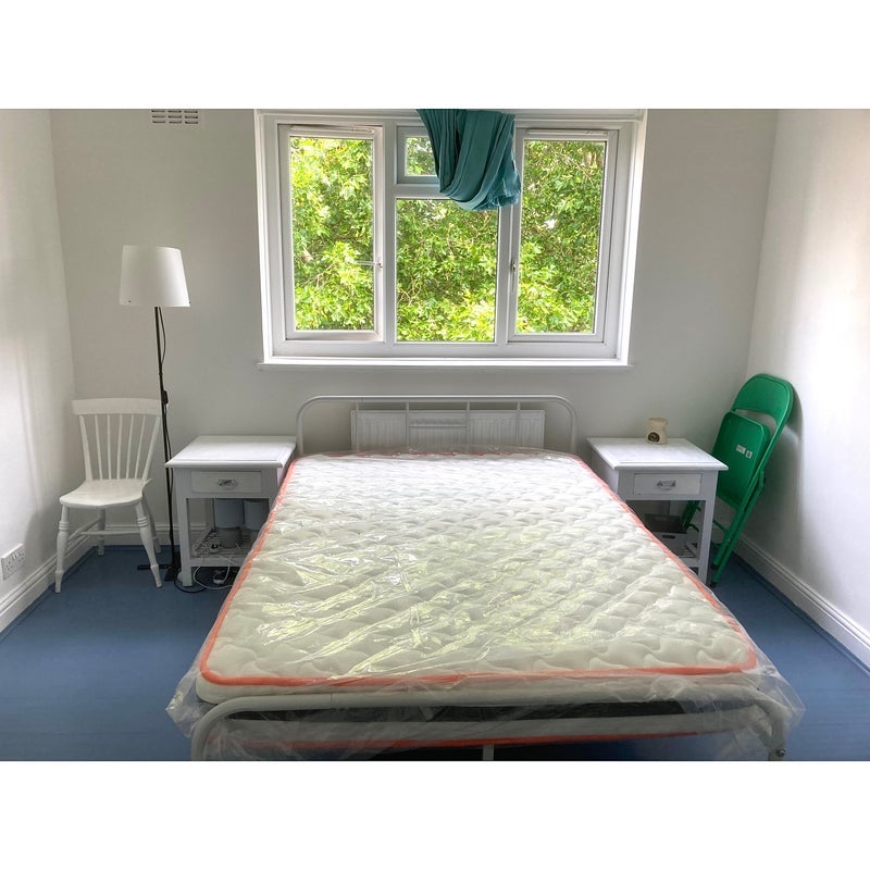 Room Battersea High Street in Greater London
