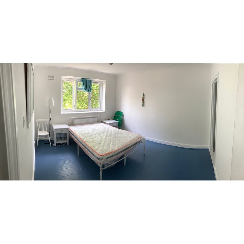Room Battersea High Street in Greater London