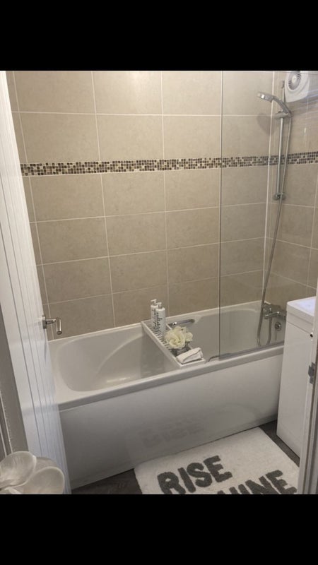 Room Rostherne Road in Trafford