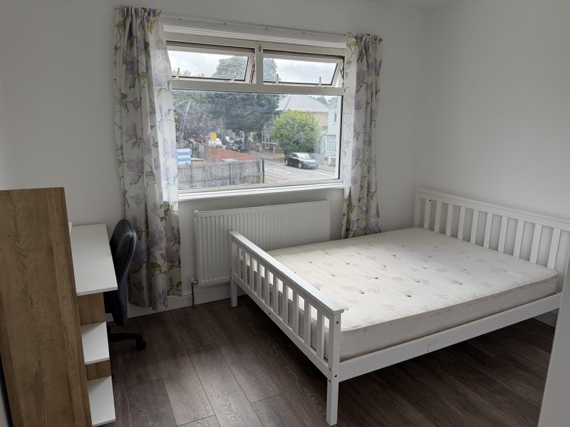 Room Vicarage Road in Bournemouth