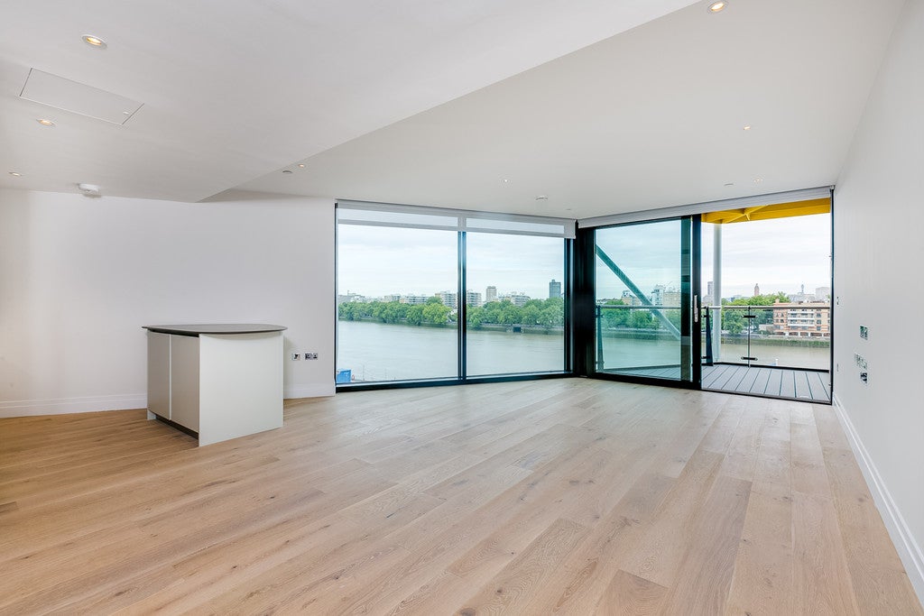 Flat Tideway Walk in Greater London
