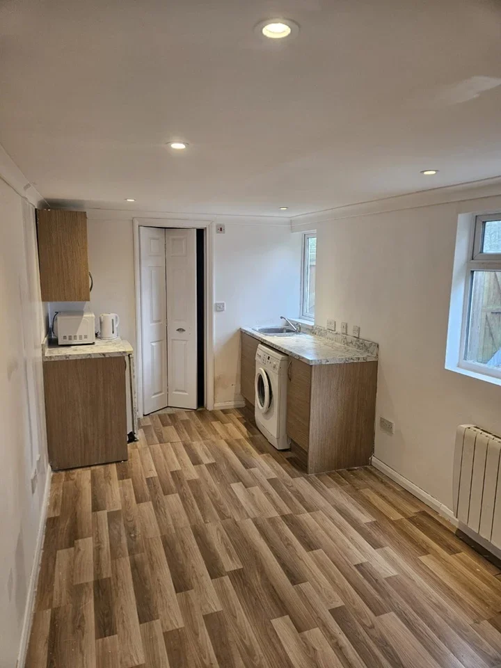 Flat Pasteur Gardens in Greater London