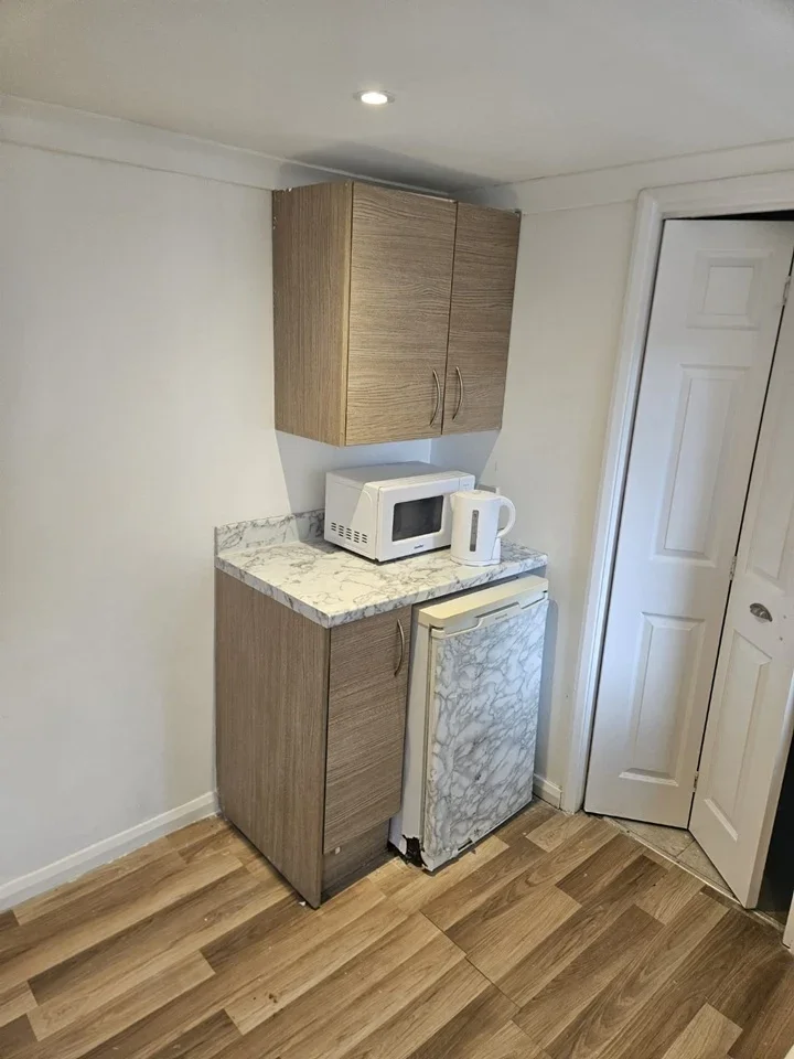 Flat Pasteur Gardens in Greater London