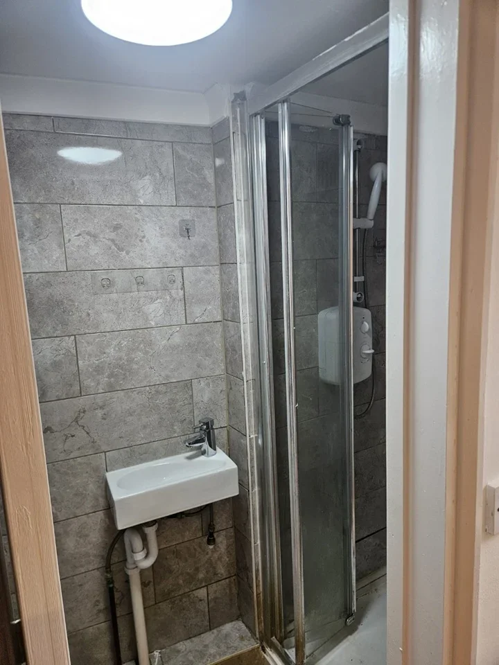 Flat Pasteur Gardens in Greater London
