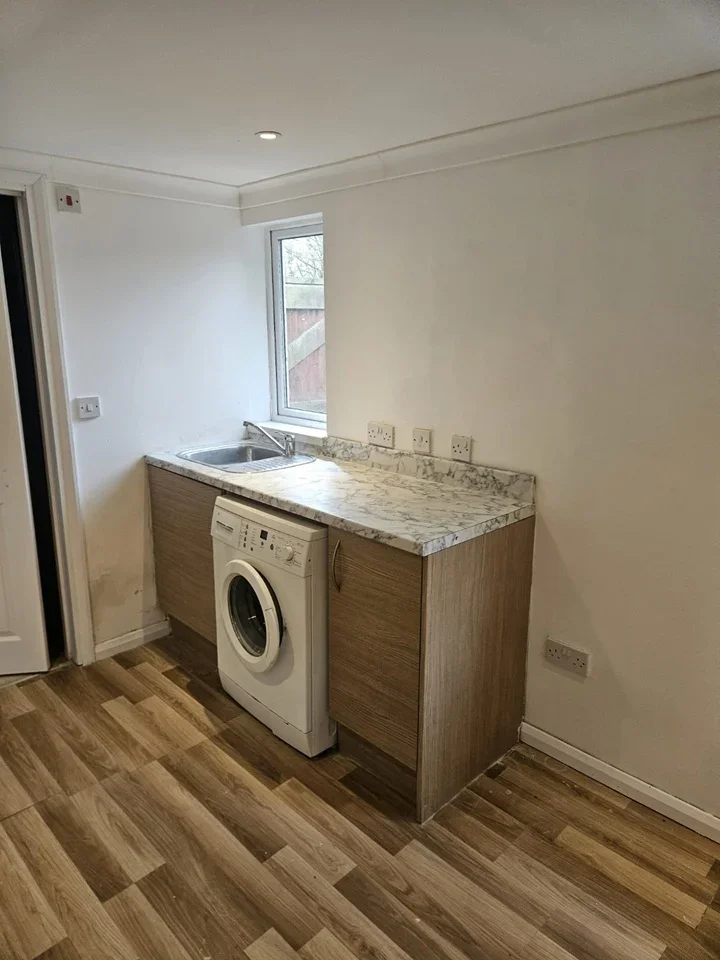 Flat Pasteur Gardens in Greater London