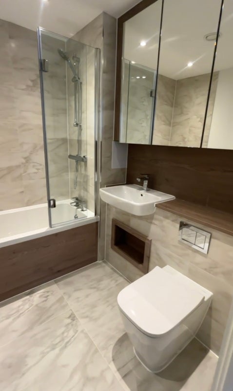 Room Cloister Road in Greater London
