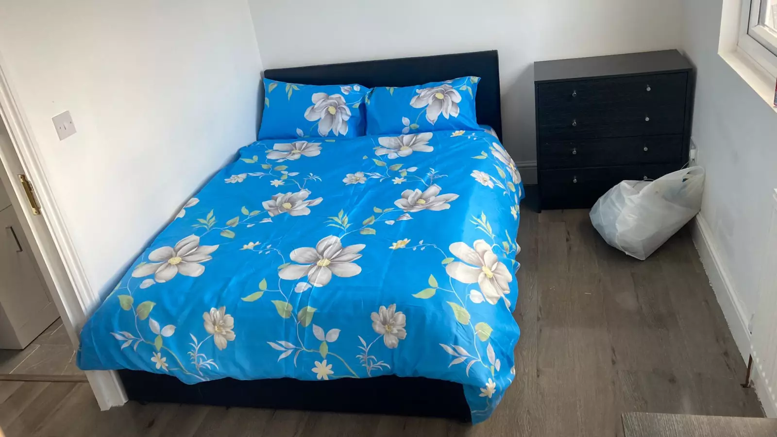 Flat Earlham Grove in Greater London