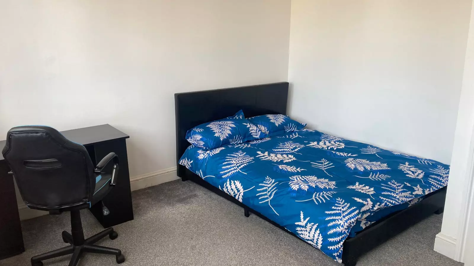 Flat Earlham Grove in Greater London