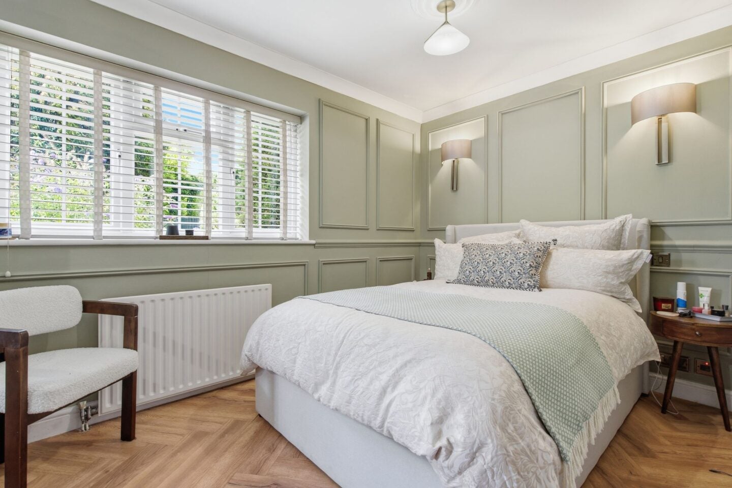 Flat High Street in Sunningdale