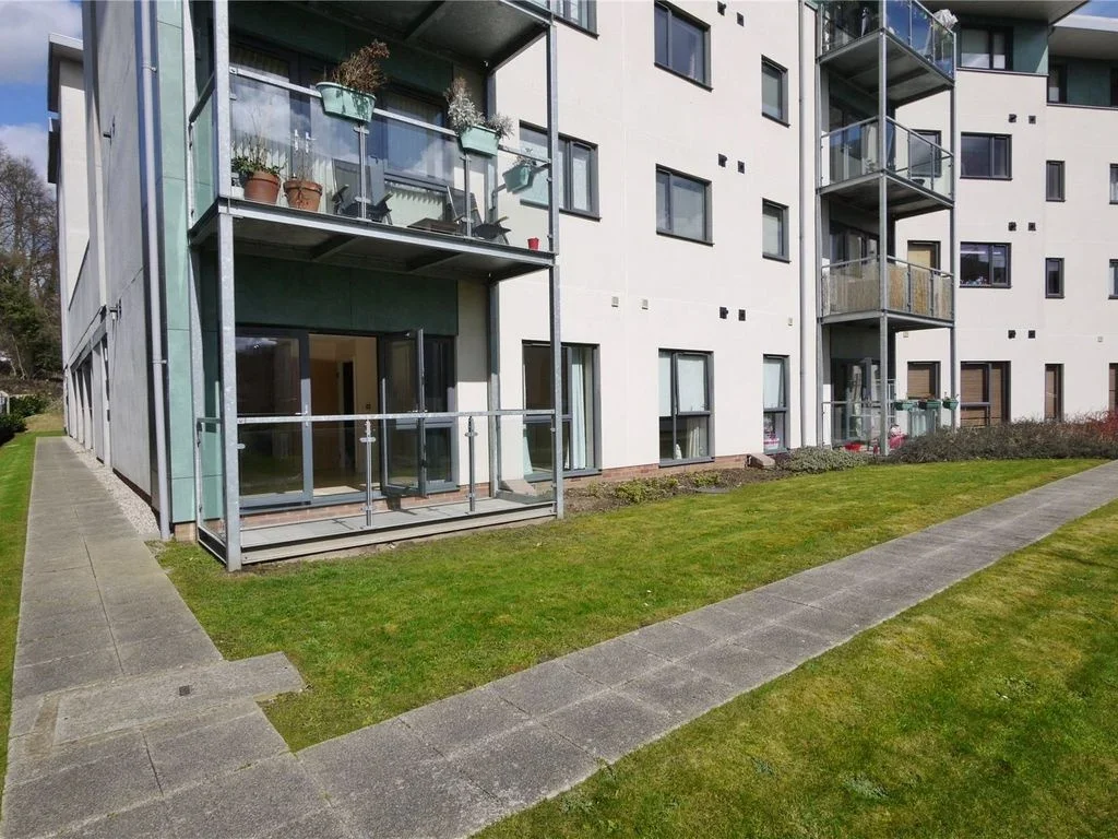 Flat Rollason Way in Brentwood