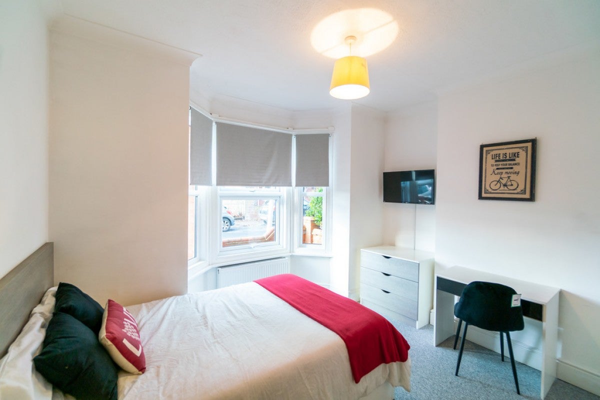 Room Kensington Road in Reading
