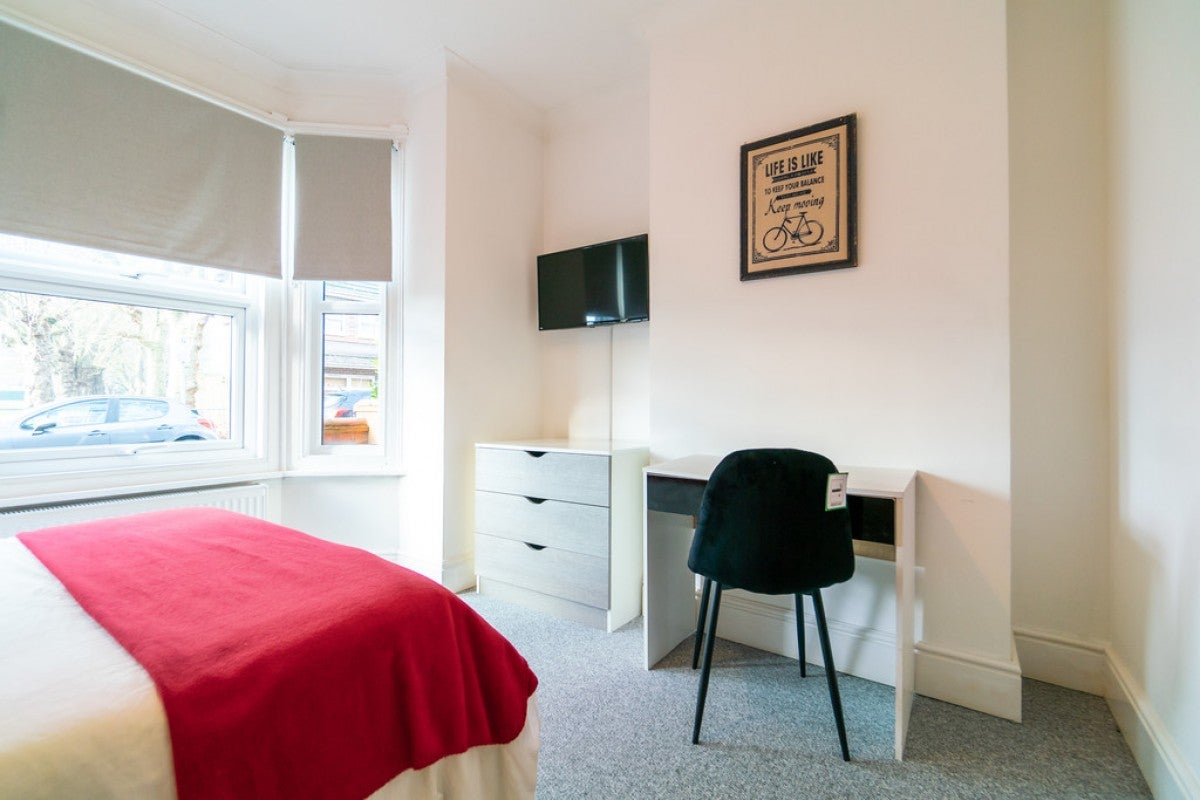 Room Kensington Road in Reading