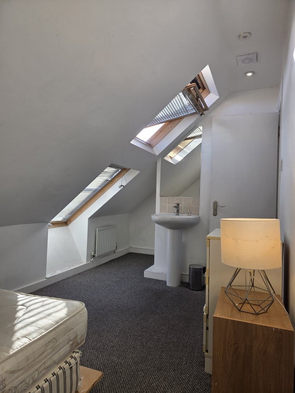 Room Augustus Road in Greater London