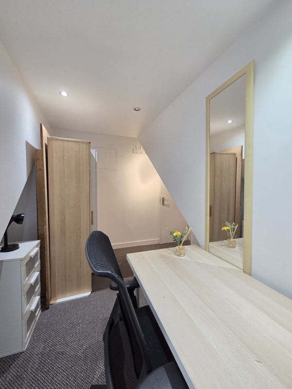 Room Augustus Road in Greater London