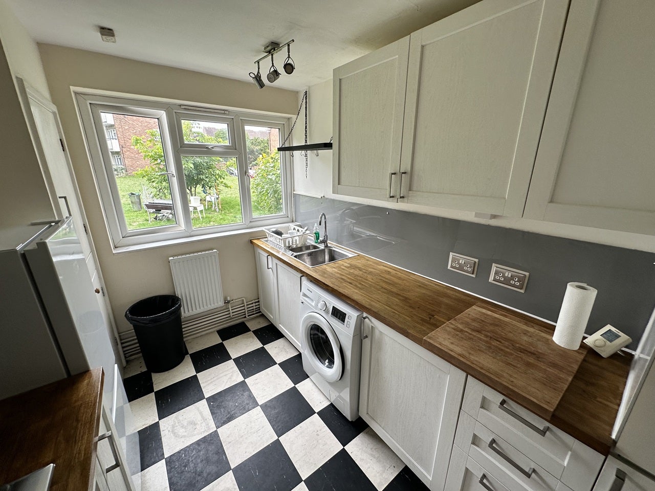 Flat Brading Crescent in Greater London