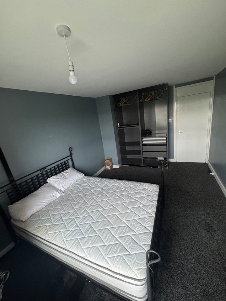Room Cottingley Vale in Leeds
