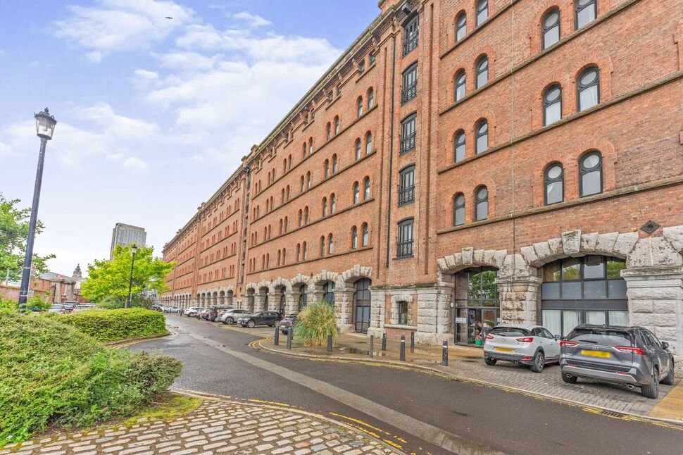 Flat Waterloo Road in Liverpool