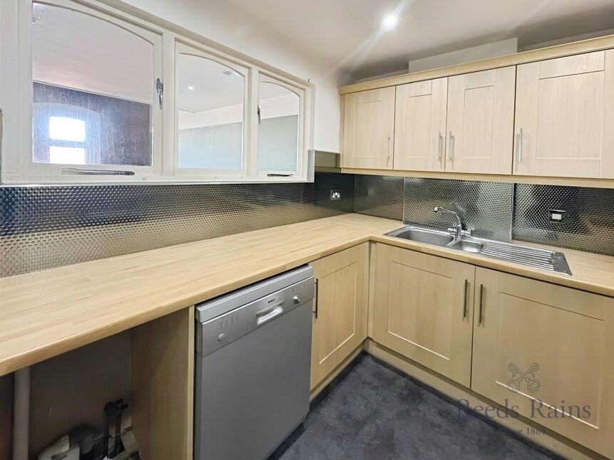 Flat Waterloo Road in Liverpool