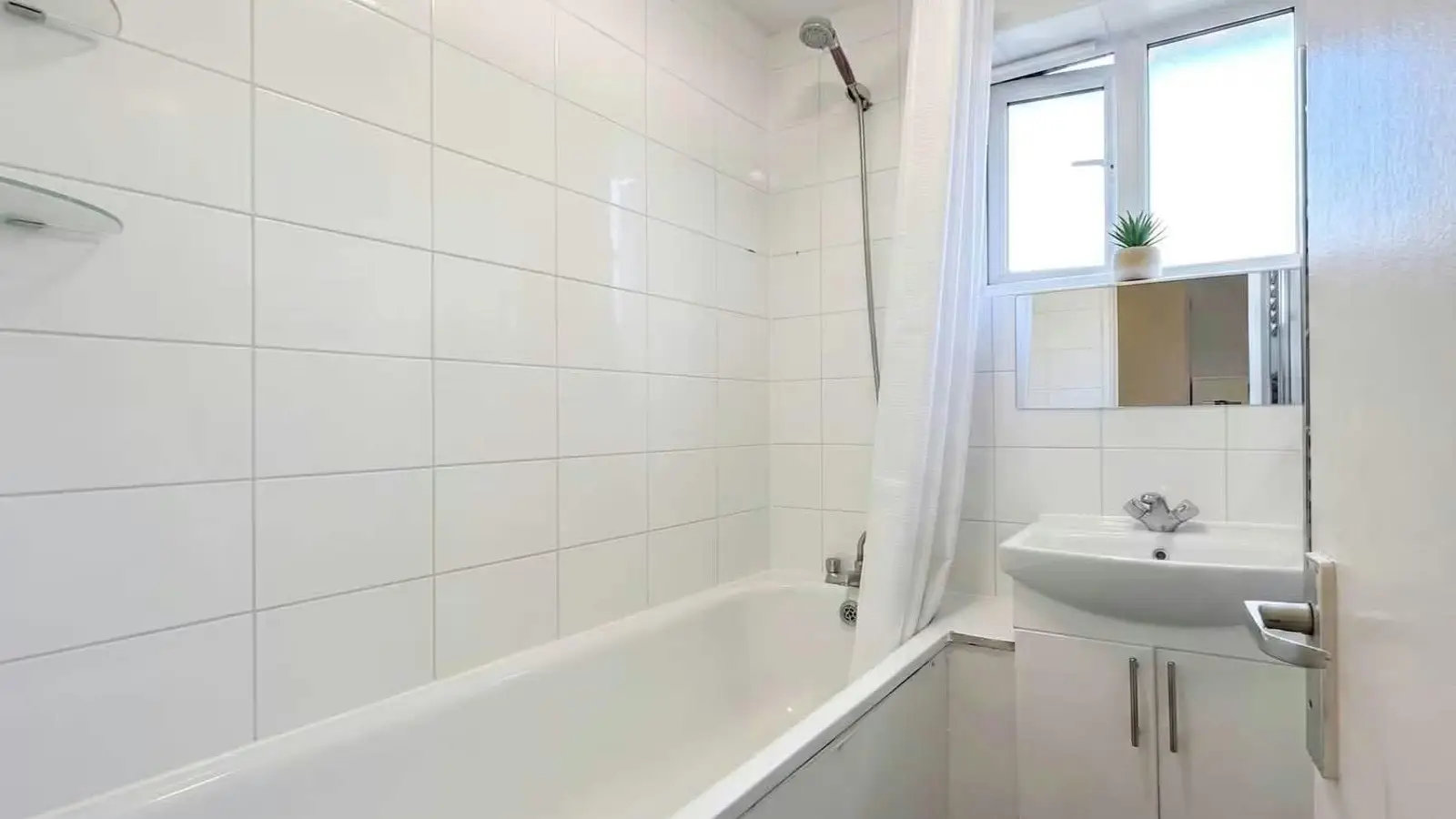 Room Darling Row in Greater London