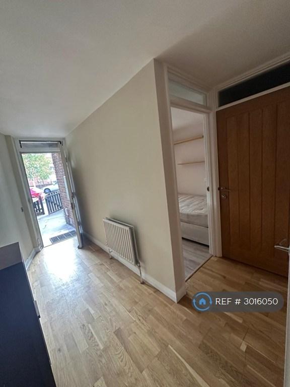 Flat Loats Road in Greater London