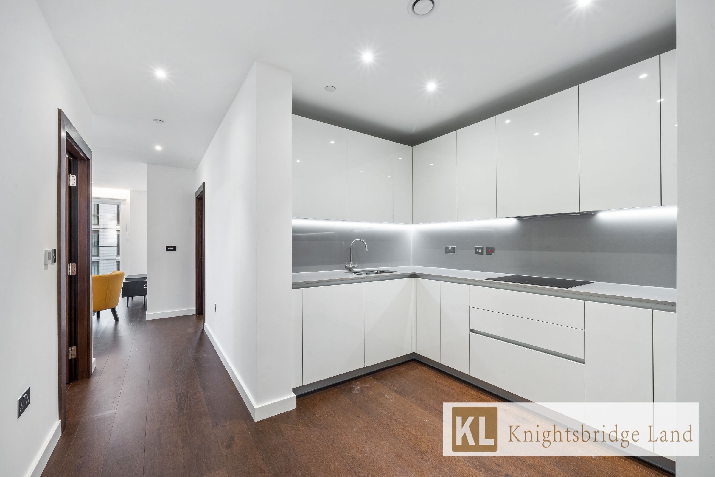 Flat Malthouse Road in Greater London