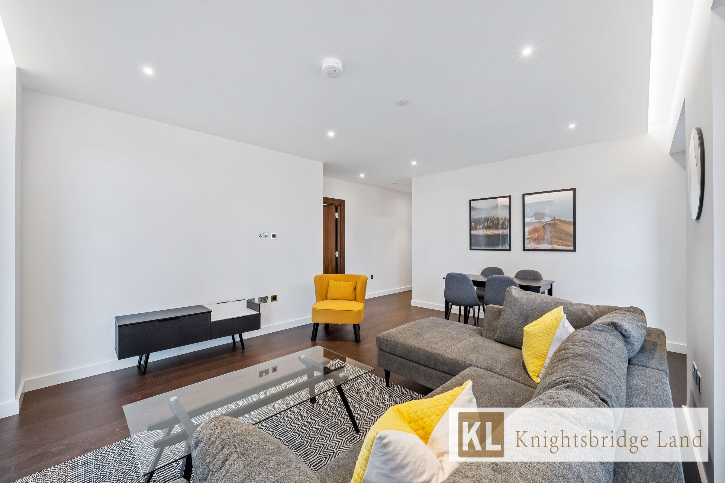 Flat Malthouse Road in Greater London