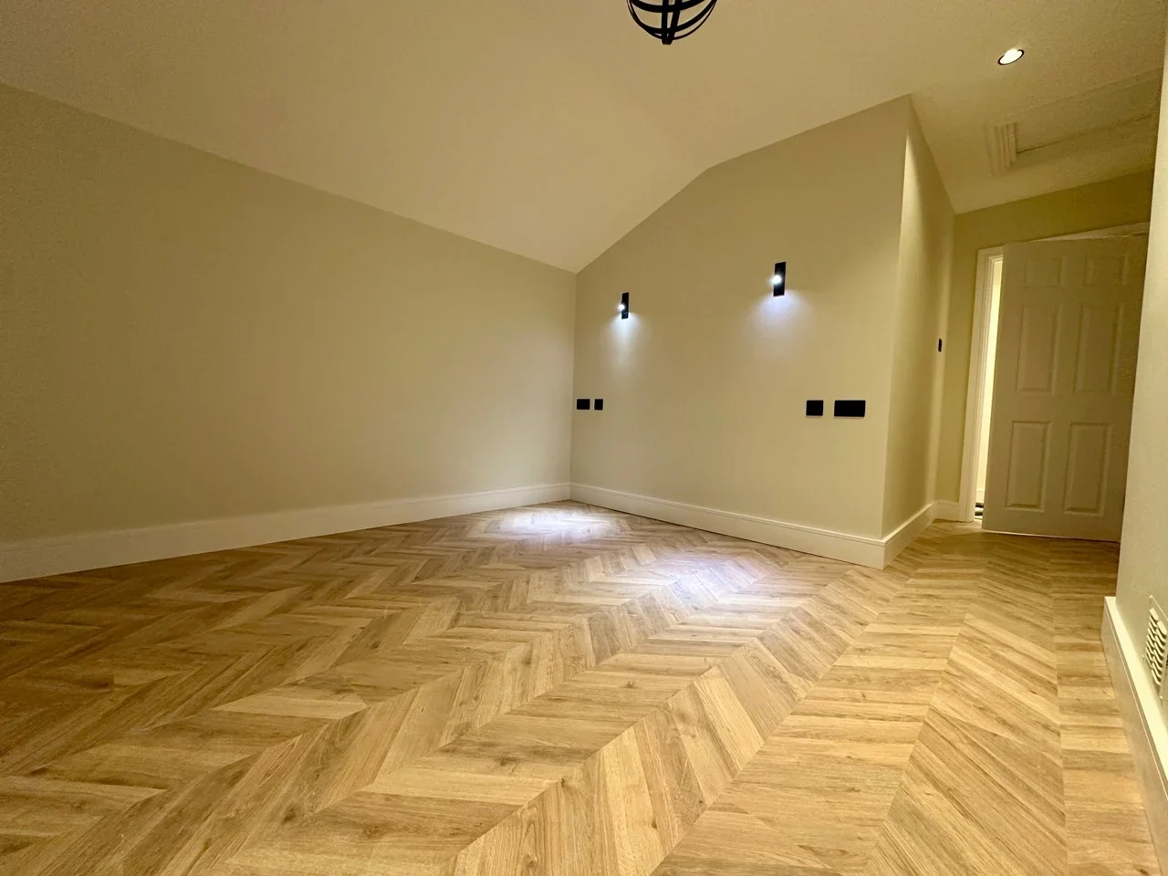 Flat Brigstock Road in Greater London