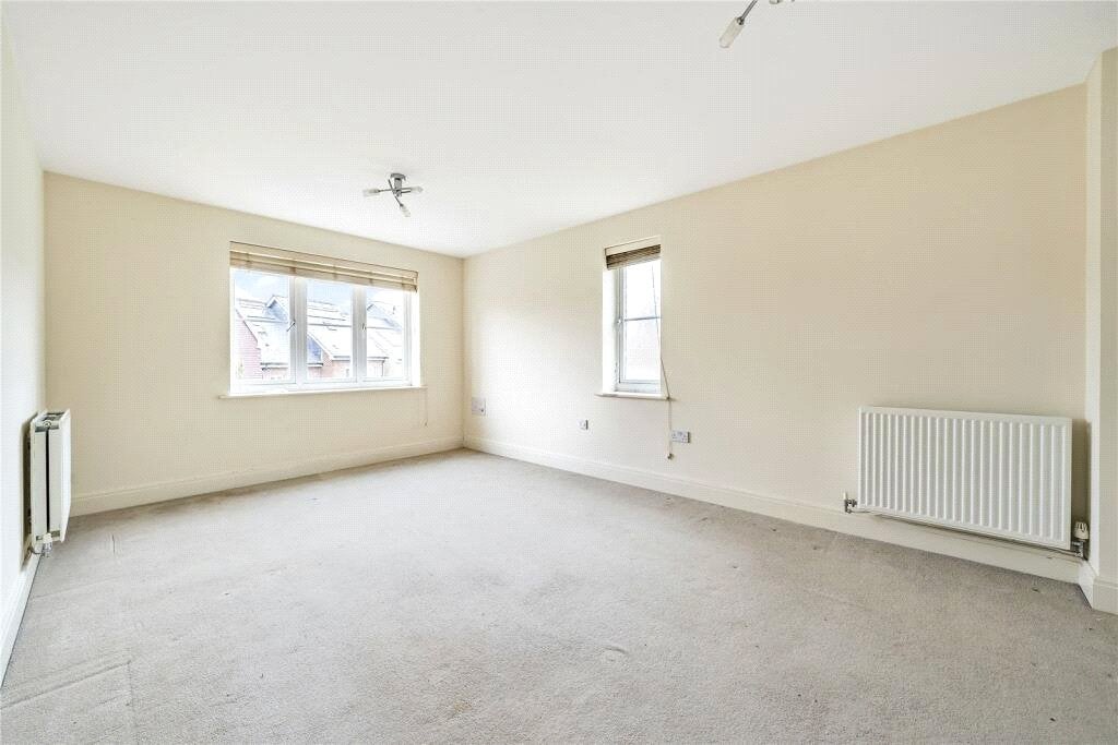 Flat Warren Close in Waverley