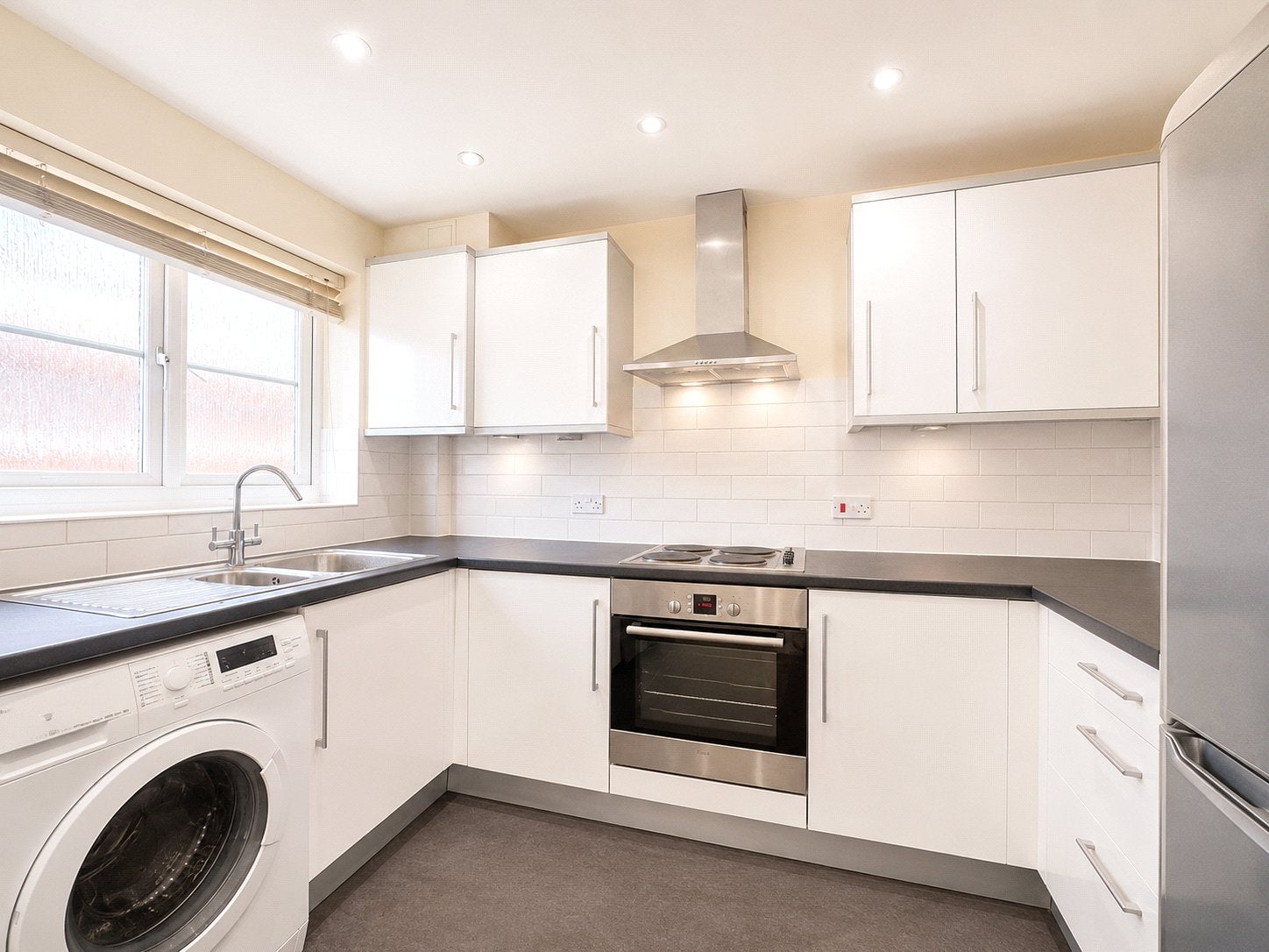 Flat Warren Close in Waverley