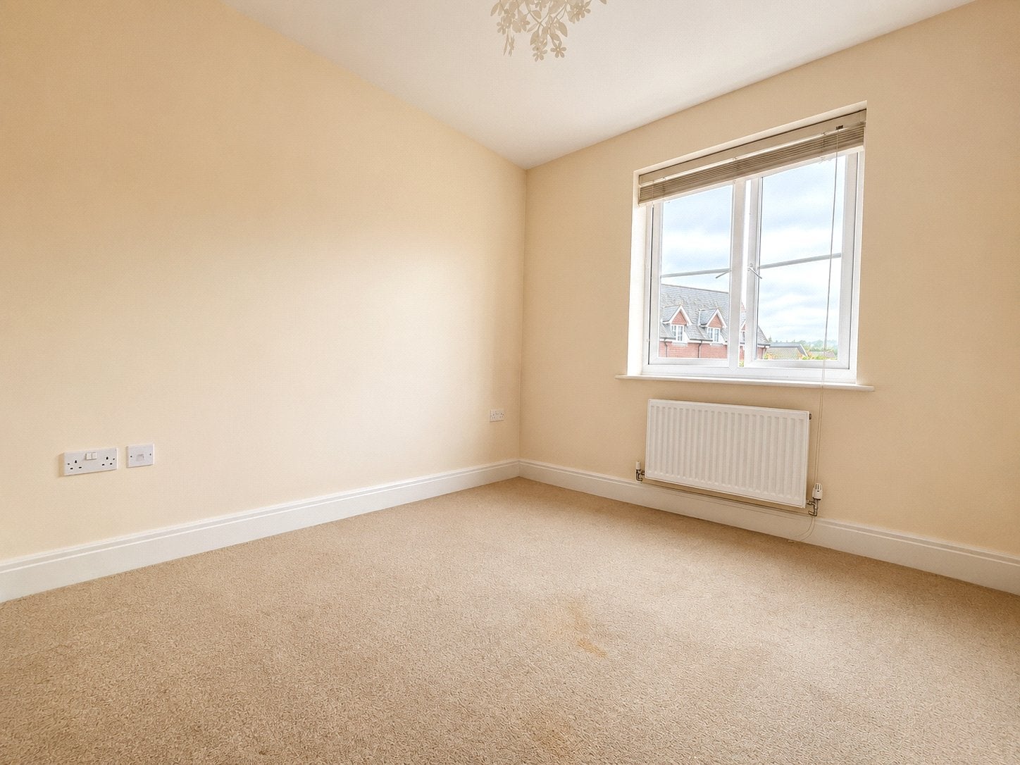 Flat Warren Close in Waverley