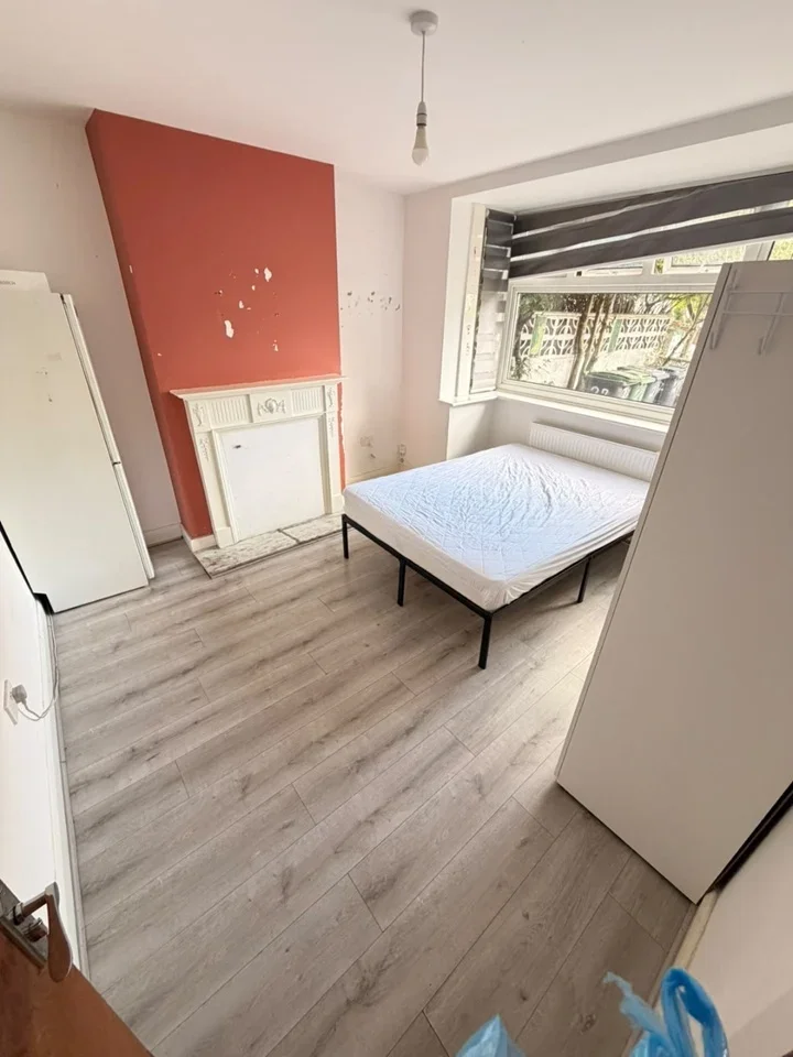 Room Shelbourne Road in Greater London