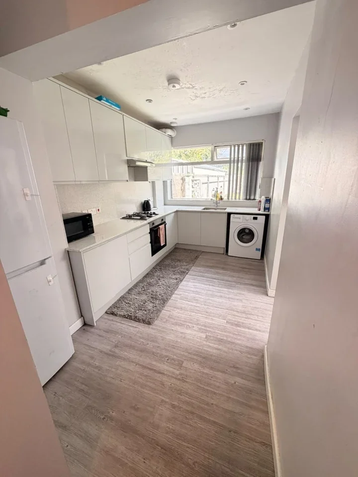 Room Shelbourne Road in Greater London
