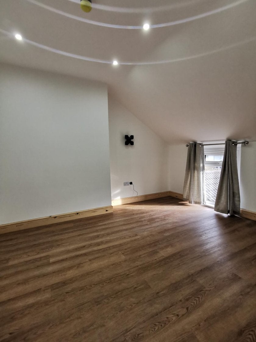 Flat Gwydr Crescent in Swansea