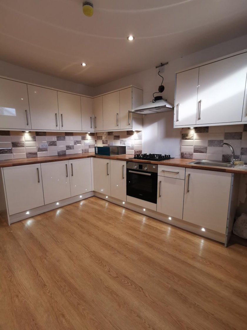 Flat Gwydr Crescent in Swansea