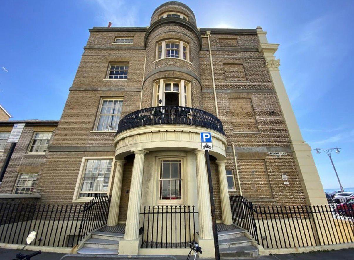 Flat Lansdowne Place in Hove