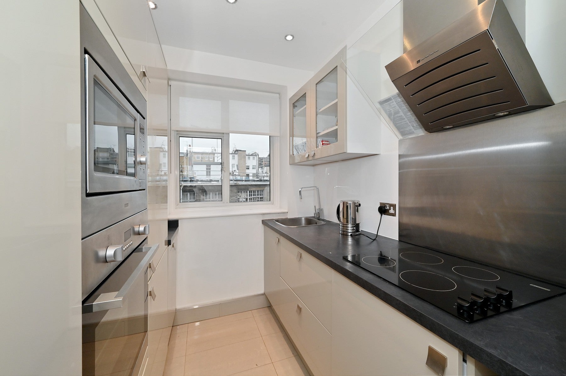 Flat Eaton Place in City of Westminster