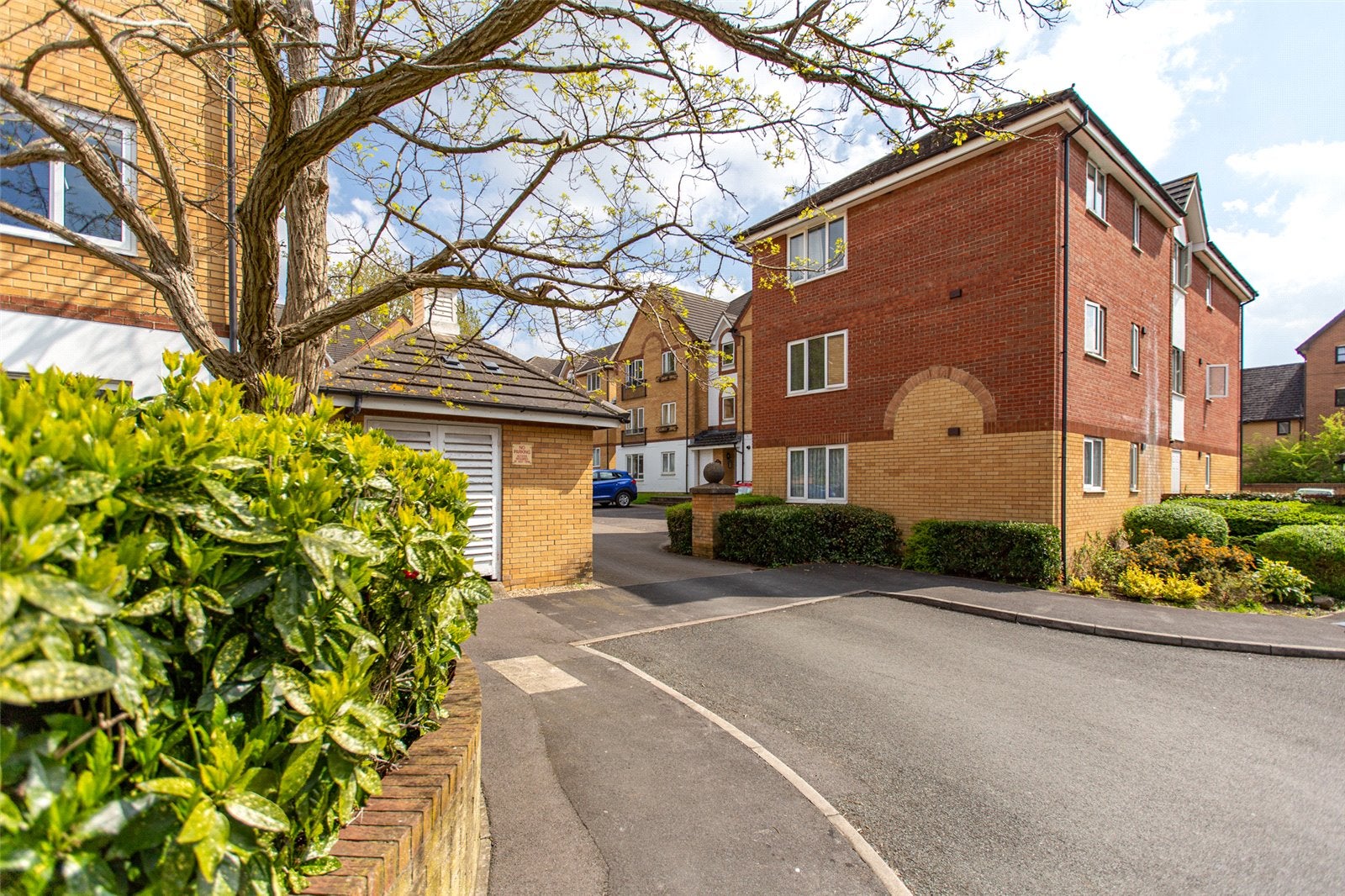 Flat Butlers Close in Bristol
