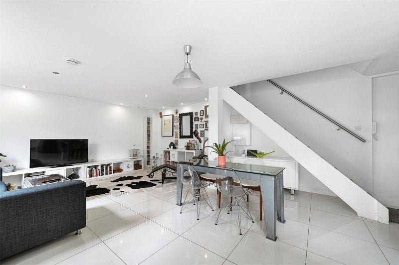 Flat Redcastle Close in Greater London