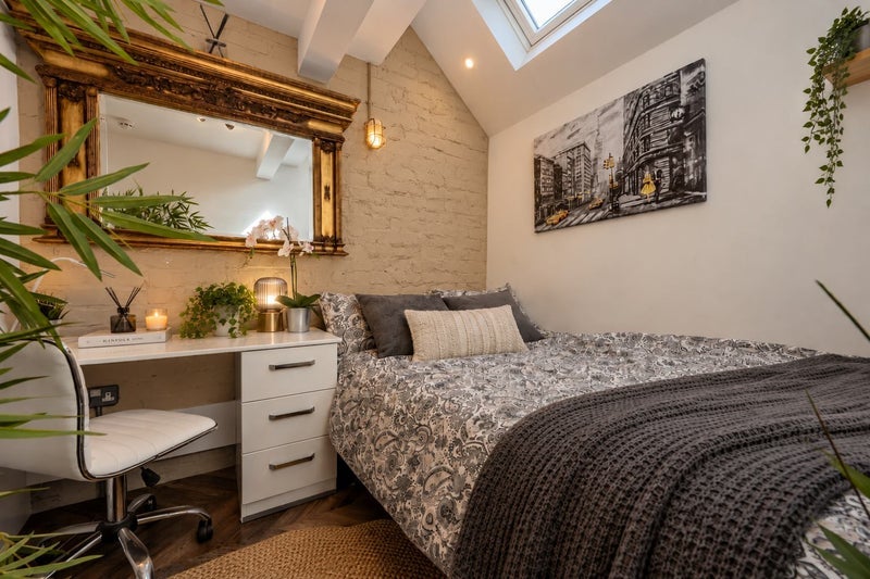 Room Wellington Road in Manchester