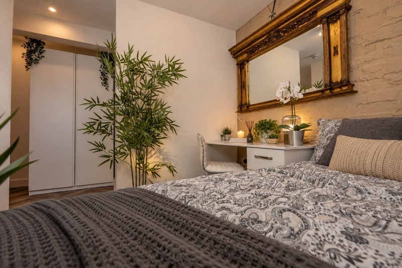 Room Wellington Road in Manchester