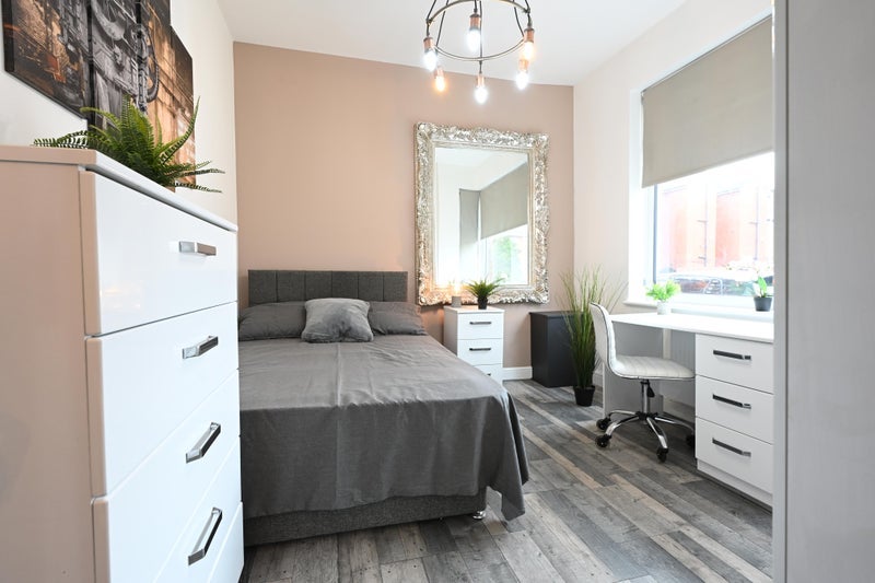 Room Wellington Road in Manchester