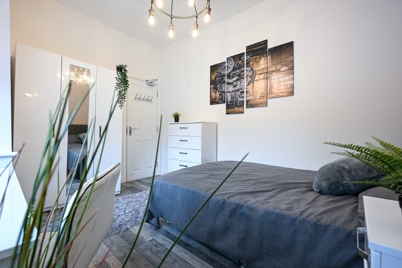Room Wellington Road in Manchester