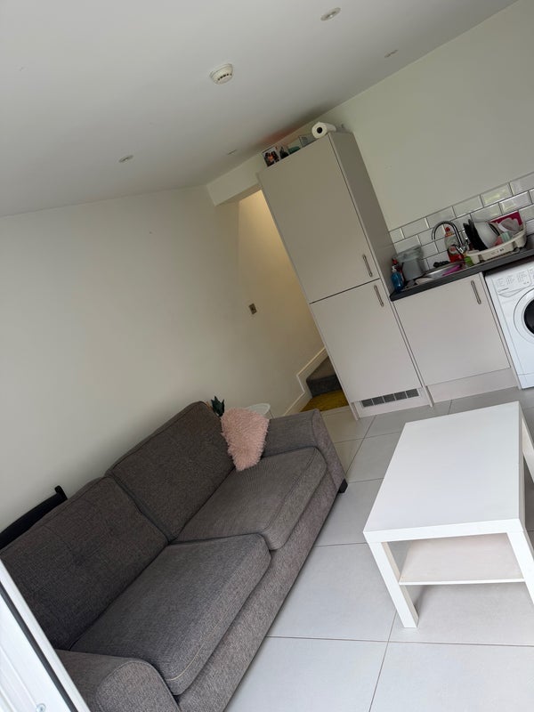 Room Richmond Road in Cardiff