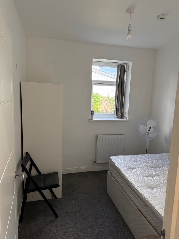 Room Richmond Road in Cardiff